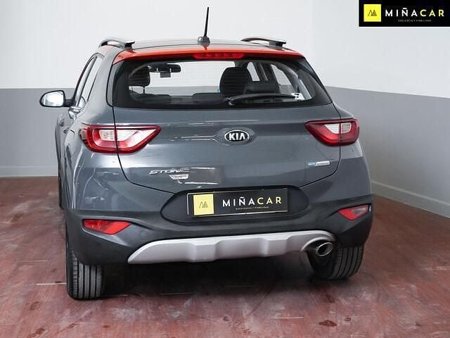 Usado Kia Stonic 100 CV (73 kW) 2021 Gris SUV