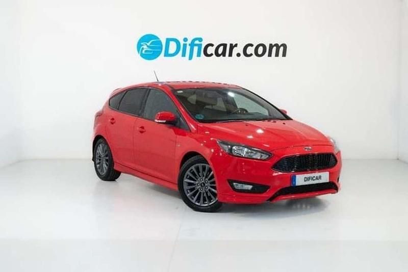 Usado Ford Focus ST-Line 125 CV (91 kW) 2018 Rojo Berlina