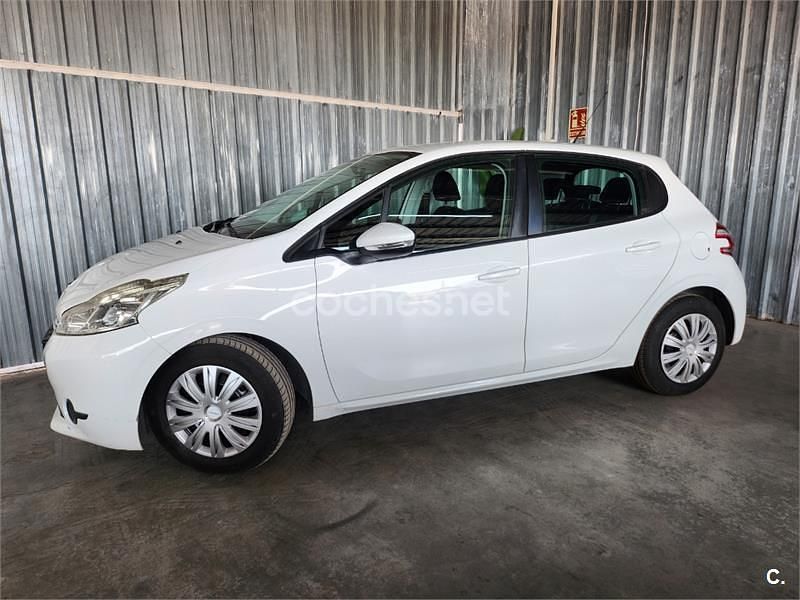 Usado Peugeot 208 Active 68 CV (50 kW) 2013 Blanco Utilitario