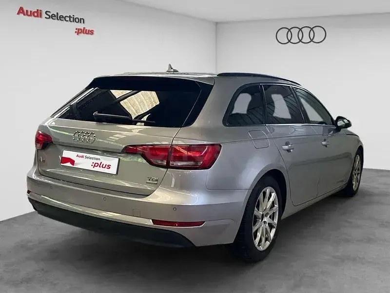 Usado Audi A4 Advanced 150 CV (110 kW) 2018 Gris / plata Familiar