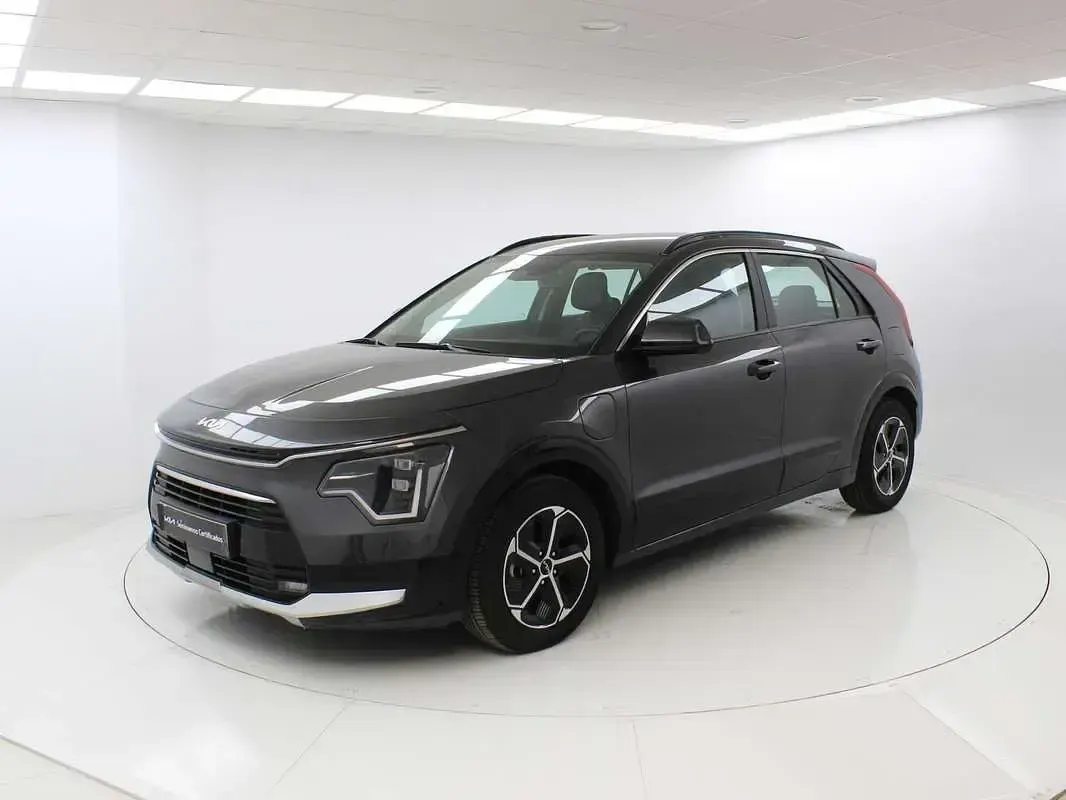 Usado Kia Niro 184 CV (135 kW) 2024 Gris SUV