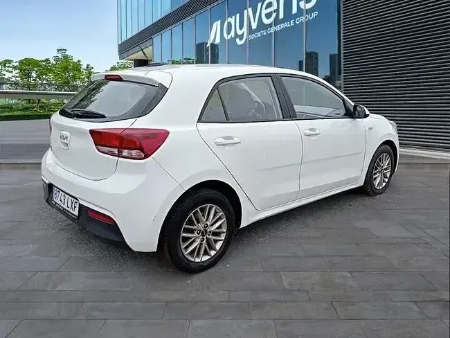 Usado Kia Rio 101 CV (74 kW) 2022 Blanco Berlina
