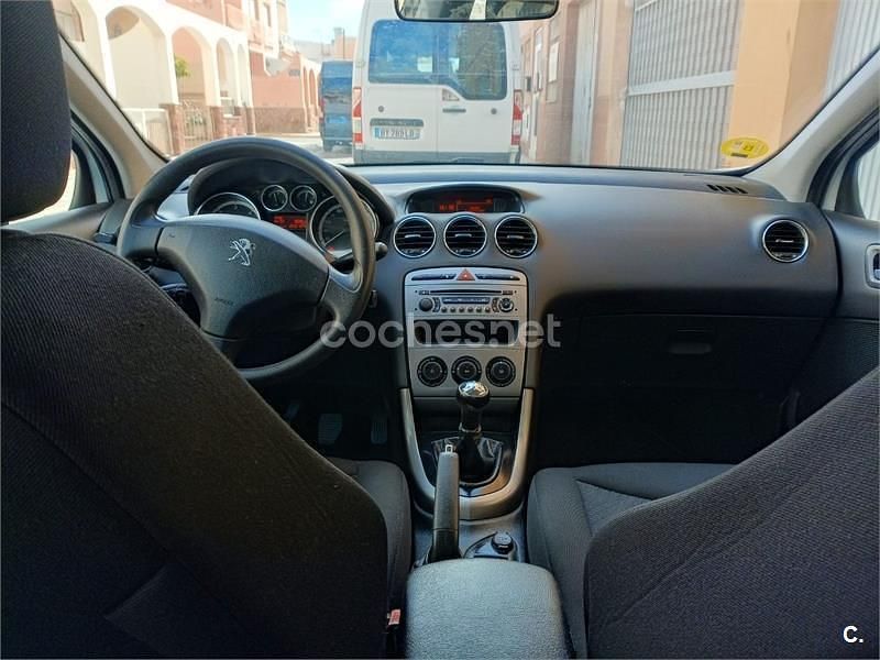 Usado Peugeot 308 Access 92 CV (67 kW) 2012 Blanco Berlina