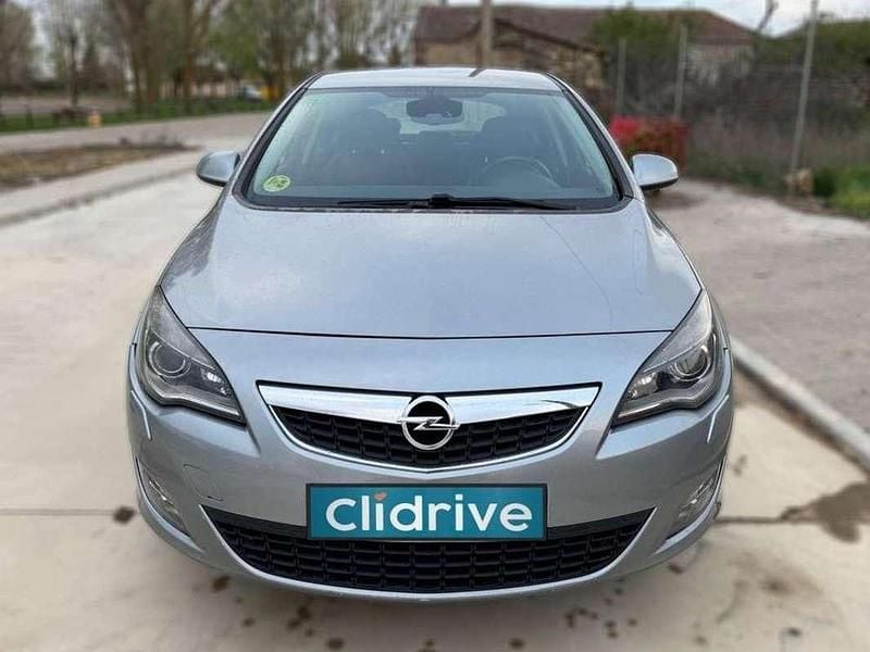 Usado Opel Astra Cosmo 160 CV (117 kW) 2010 Gris Utilitario