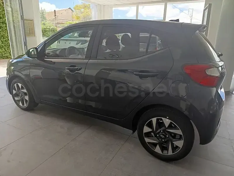 Nuevo Hyundai i10 63 CV (46 kW) 2026 Gris / plata Utilitario