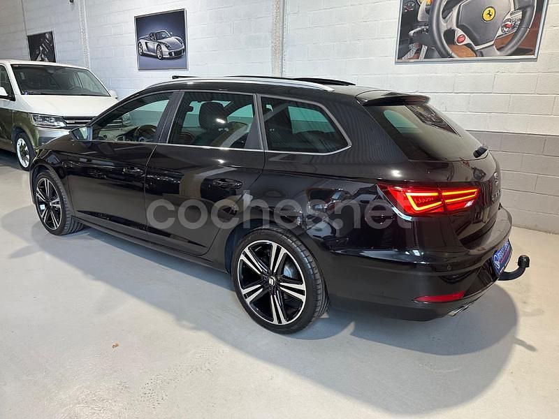 Usado Seat Leon FR 150 CV (110 kW) 2017 Negro Familiar