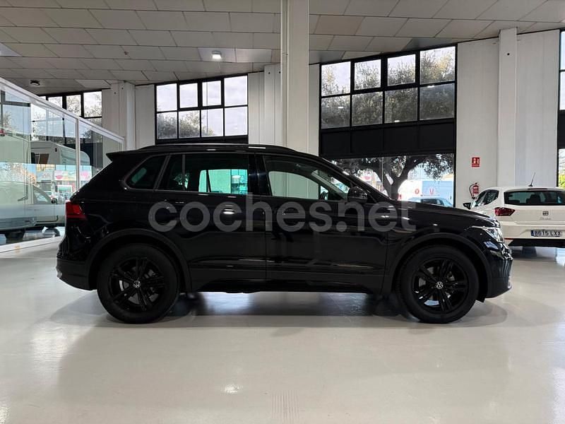 Usado VW Tiguan Sportline 150 CV (110 kW) 2023 Negro SUV