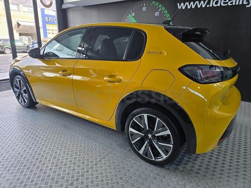 Usado Peugeot 208 GT-line 100 CV (73 kW) 2020 Amarillo Utilitario