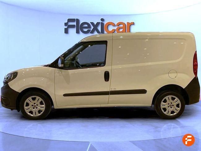 Usado Fiat Doblò 105 CV (77 kW) 2022 Blanco Monovolumen