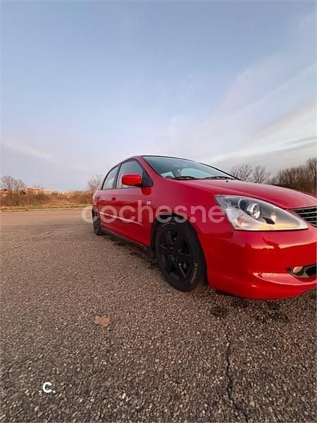 Usado Honda Civic LS 100 CV (73 kW) 2005 Rojo Berlina