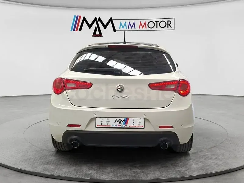 Usado Alfa Romeo Giulietta Veloce 140 CV (102 kW) 2013 Blanco Utilitario