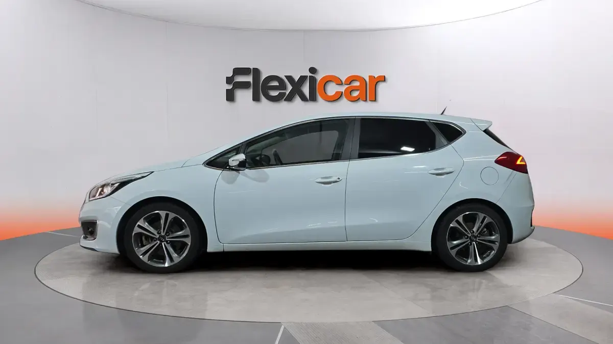 Usado Kia Ceed GT GT-Line 120 CV (88 kW) 2017 Blanco Berlina