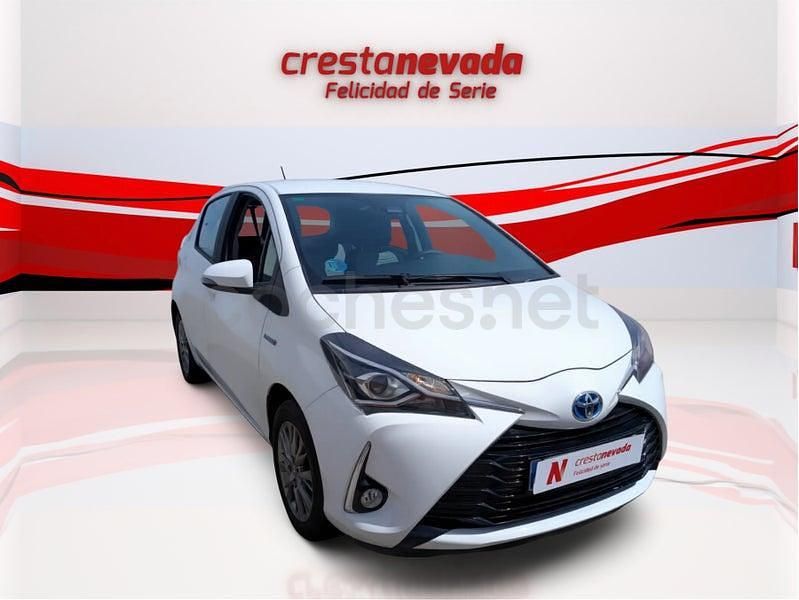 Usado Toyota Yaris Hybrid Active 100 CV (73 kW) 2020 Blanco Berlina