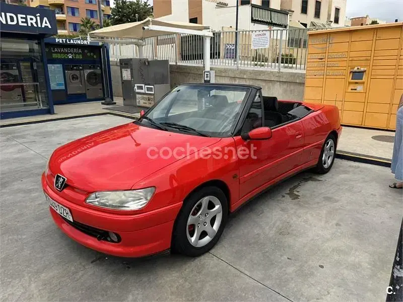 Usado Peugeot 306 Cabriolet 135 CV (99 kW) 1999 Rojo Descapotable