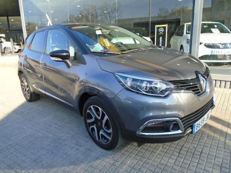 Usado Renault Captur Zen 120 CV (88 kW) 2017 Gris / plata SUV