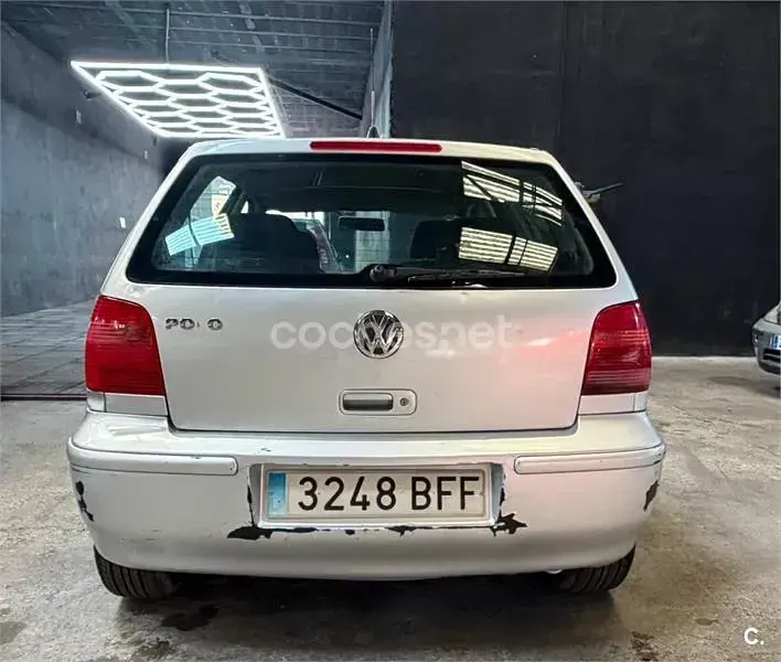 Usado VW Polo Trendline 75 CV (55 kW) 2001 Gris / plata Berlina