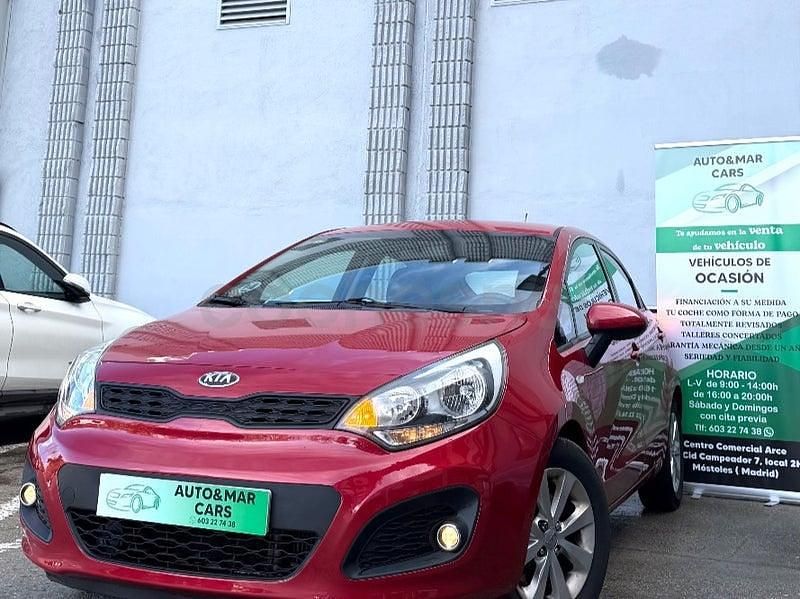 Usado Kia Rio 90 CV (66 kW) 2012 Granate Berlina
