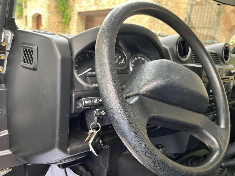 Usado Land Rover Defender SE 122 CV (89 kW) 2014 Blanco Familiar