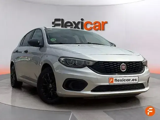 Usado Fiat Tipo Pop 95 CV (69 kW) 2019 Gris Familiar