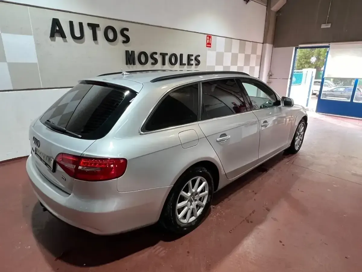 Usado Audi A4 143 CV (105 kW) 2012 Gris / plata Familiar