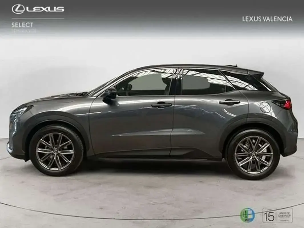 Usado Lexus LBX 136 CV (100 kW) 2026 Gris SUV
