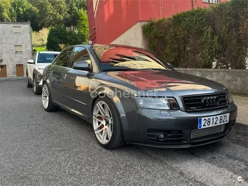 Usado Audi A4 163 CV (119 kW) 2002 Gris / plata Berlina
