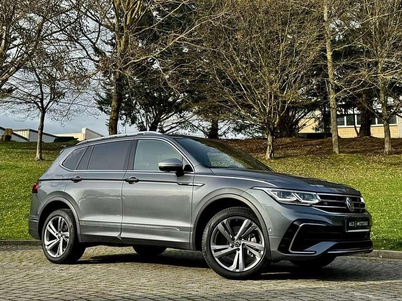 Usado VW Tiguan Allspace R-line 200 CV (147 kW) 2024 Plateado SUV