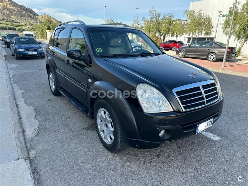 Negro Usado 2008 Ssangyong Rexton II SUV | 5500 € (Precio justo) - Imagen 1/4