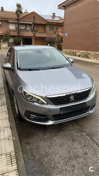 Usado Peugeot 308 Access 110 CV (80 kW) 2018 Gris / plata Berlina