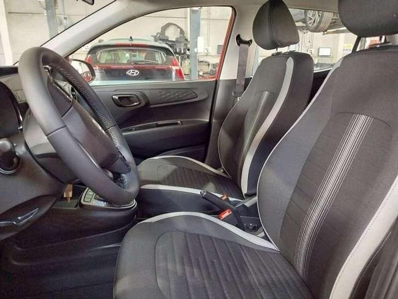 Usado Hyundai i10 79 CV (58 kW) 2024 Rojo Utilitario