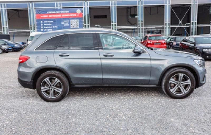 Usado Mercedes GLC300 245 CV (180 kW) 2017 Gris metalizado SUV