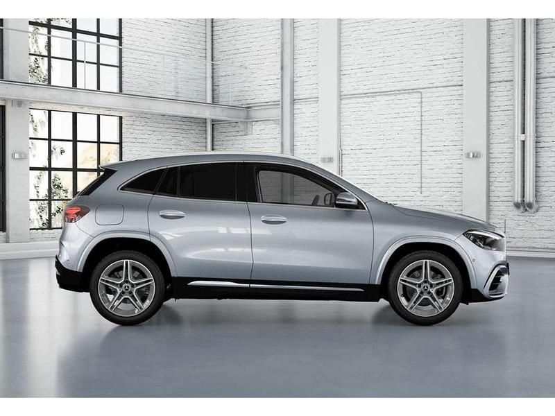 Usado Mercedes GLA250 165 CV (121 kW) 2025 Plateado SUV