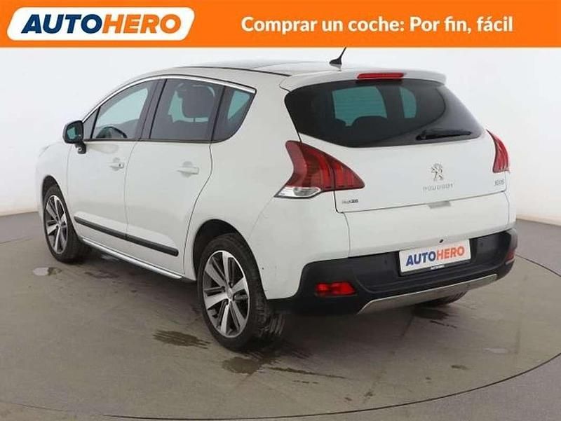 Usado Peugeot 3008 Allure 120 CV (88 kW) 2016 Blanco Monovolumen