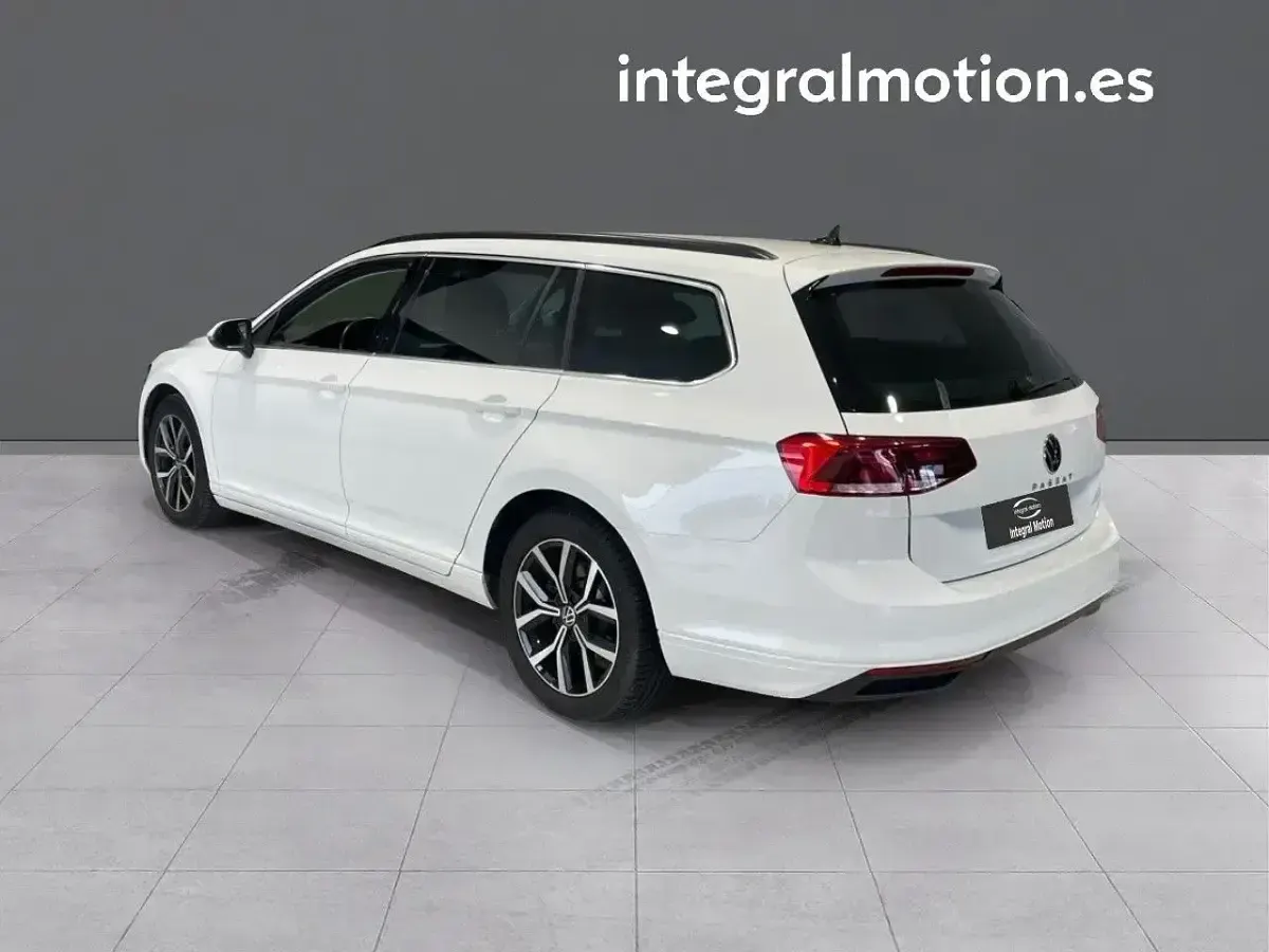 Usado VW Passat Executive 149 CV (109 kW) 2020 Blanco Familiar