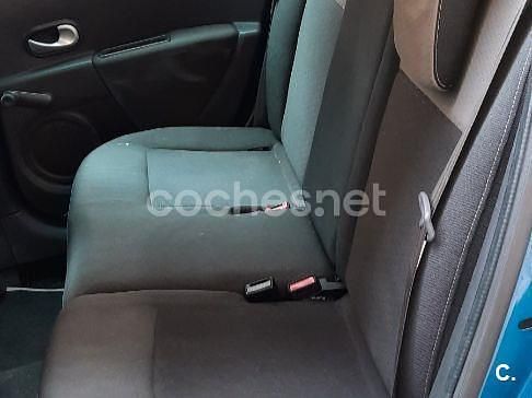 Usado Renault Clio II Expression 85 CV (62 kW) 2009 Azul Berlina