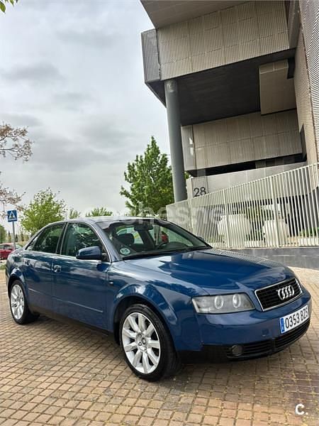 Usado Audi A4 130 CV (95 kW) 2002 Azul Berlina