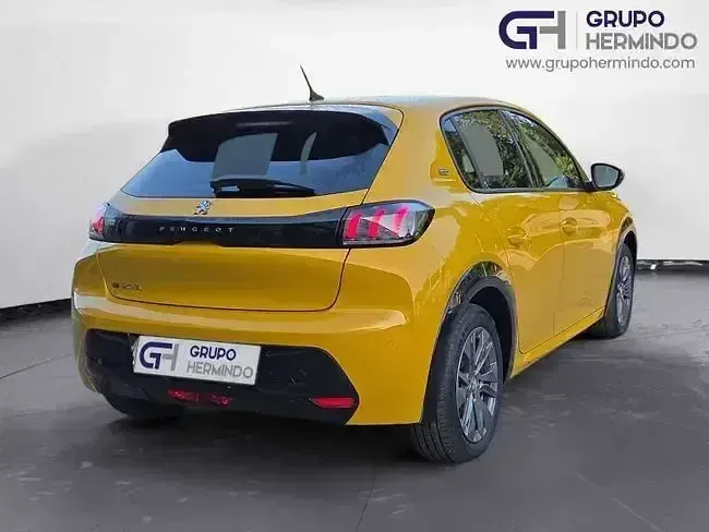 Begagnad Peugeot e-208 Allure 100 kW (136 HK) 2020 Gul Halvkombi