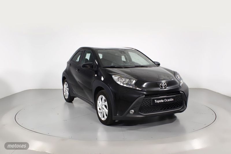 Negro Usado 2024 Toyota Aygo Play Utilitario | 16.500 € (Caro) - Imagen 1/4