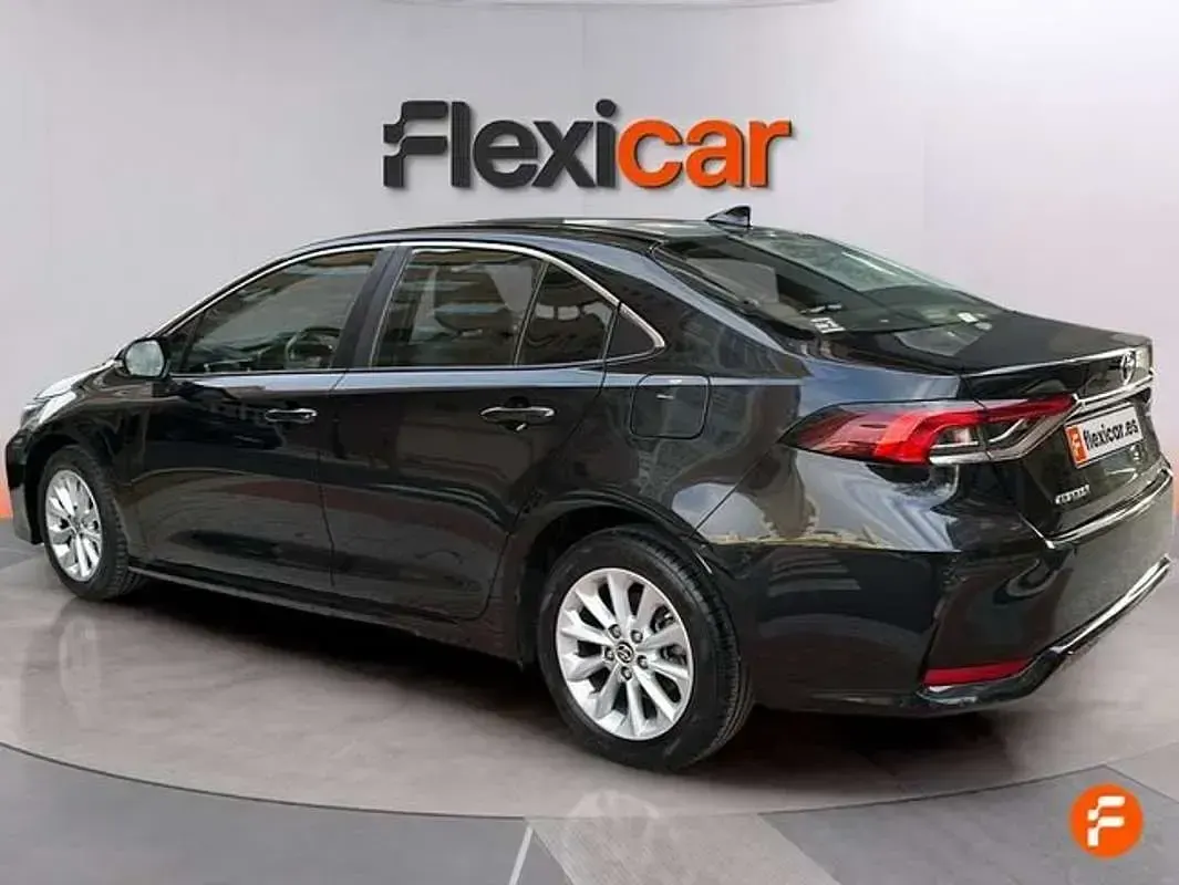 Usado Toyota Corolla Active 125 CV (91 kW) 2023 Negro Berlina