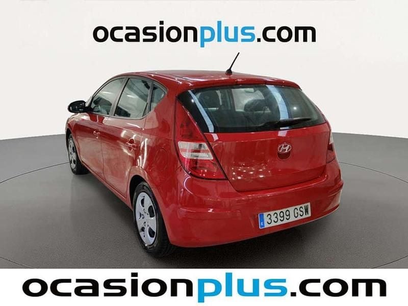 Usado Hyundai i30 Comfort 109 CV (80 kW) 2010 Rojo Utilitario