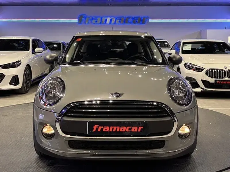 Usado Mini ONE 102 CV (75 kW) 2019 Gris Utilitario