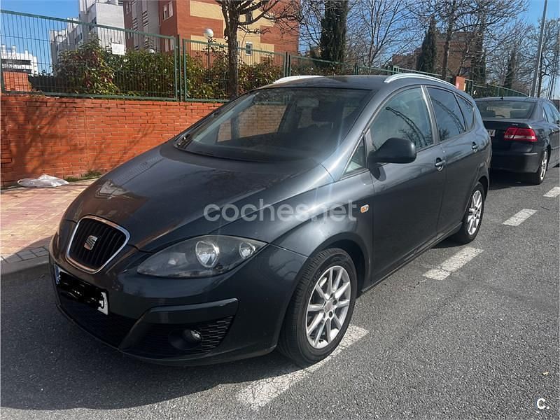 Usado Seat Altea XL Style 105 CV (77 kW) 2010 Gris / plata Monovolumen