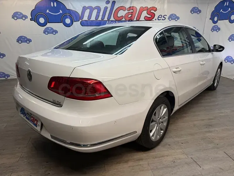 Usado VW Passat Highline 140 CV (102 kW) 2011 Blanco Berlina