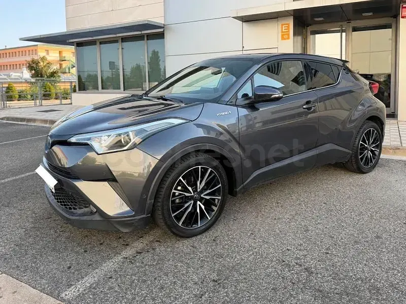 Usado Toyota C-HR Advance 122 CV (89 kW) 2017 Gris / plata SUV