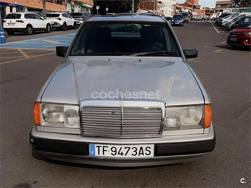 Usado Mercedes 260 166 CV (122 kW) 1989 Gris / plata Berlina