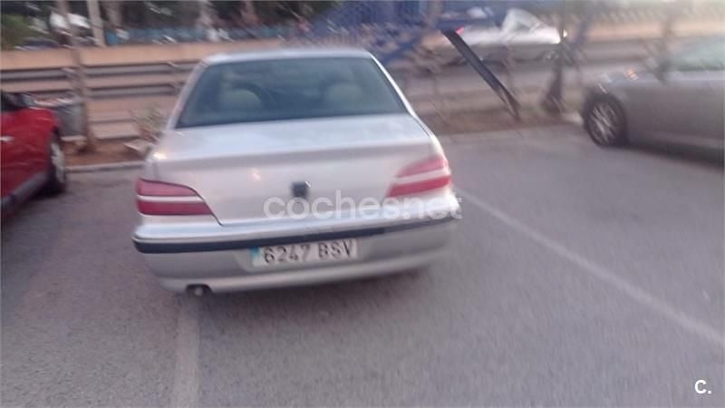 Usado Peugeot 406 90 CV (66 kW) 2002 Gris / plata Berlina