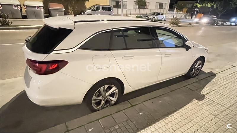 Usado Opel Astra Dynamic 125 CV (91 kW) 2019 Blanco Familiar