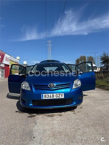 Usado Toyota Auris Luna 90 CV (66 kW) 2010 Azul Utilitario