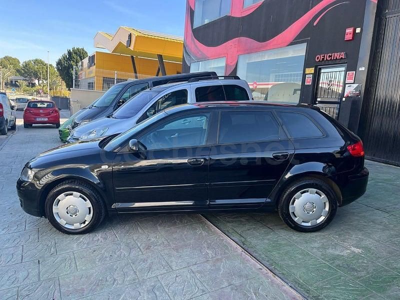 Usado Audi A3 Ambiente 140 CV (102 kW) 2007 Negro Utilitario