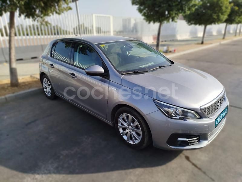 Usado Peugeot 308 Style 130 CV (95 kW) 2020 Gris / plata Berlina